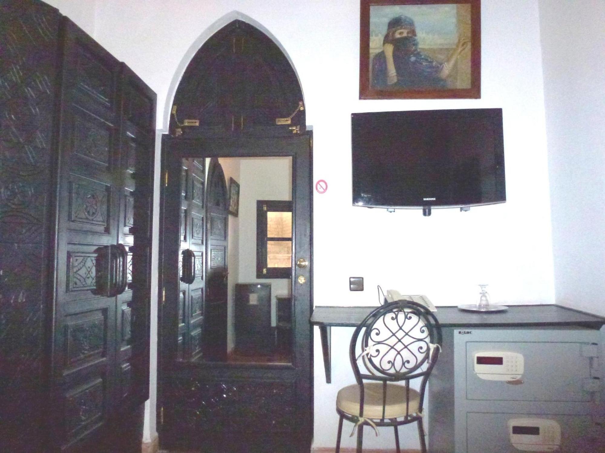 Bed & Breakfast Laarouss 2*