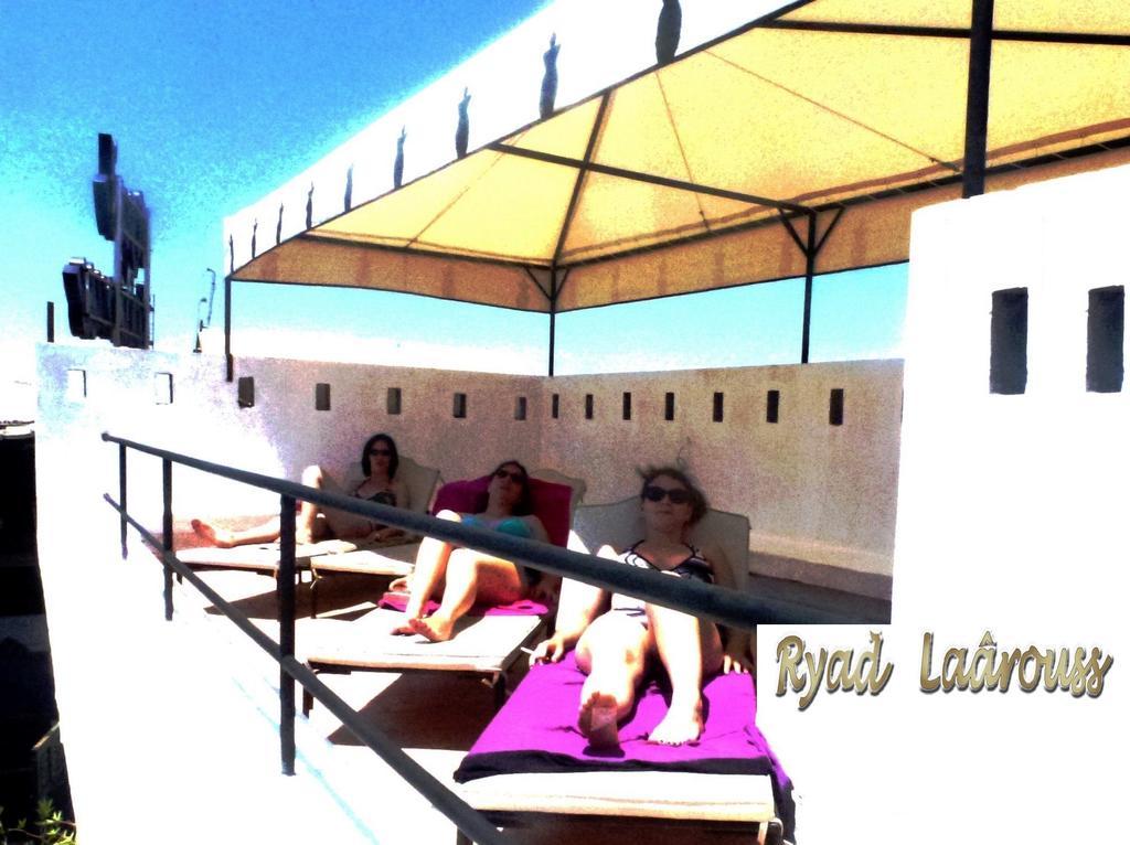 Bed & Breakfast Laarouss 2*